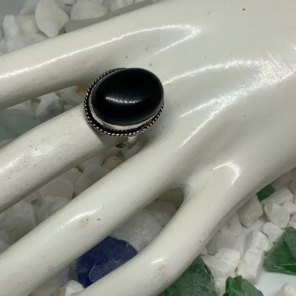 Silver Black Onyx Ring 15 CT . - Picture 2 of 5